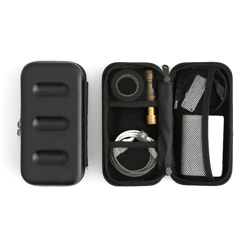 Custodia rigida in policarbonato ideale anche per riporre fotocamere compatte e altri accessori fotografici sottili